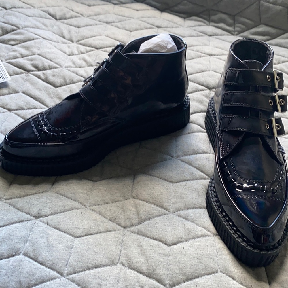 Tuk Black Point creeper